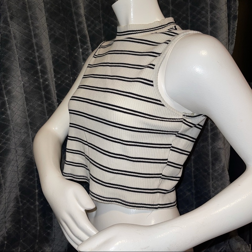 Crop Top - Picture 3 of 4